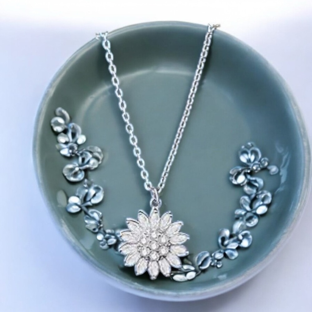 CZ Sunflower fidget white gold necklace. New.